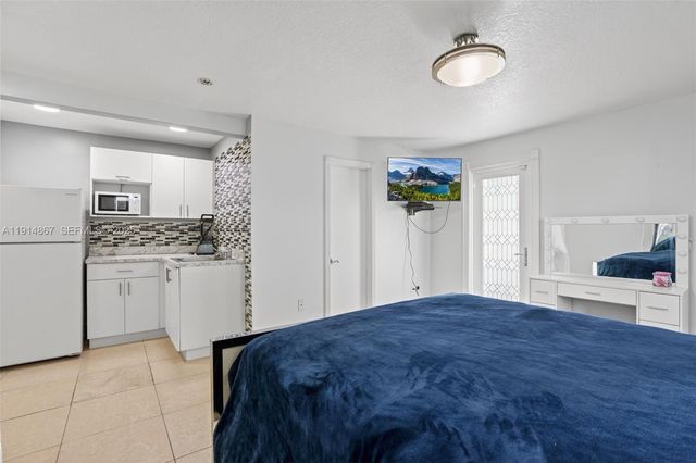 9835 SW 26th Ter, Miami, FL 33165