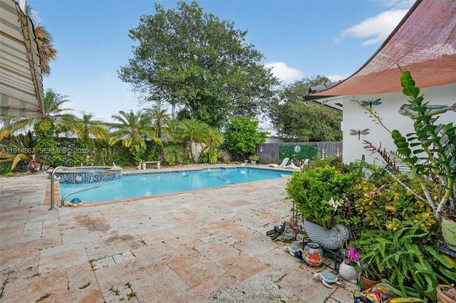 9835 SW 26th Ter, Miami, FL 33165