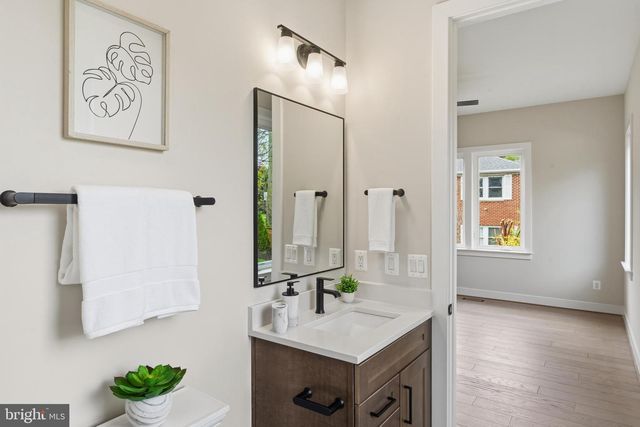 6511 IVY HILL DR, Mclean, VA 22101