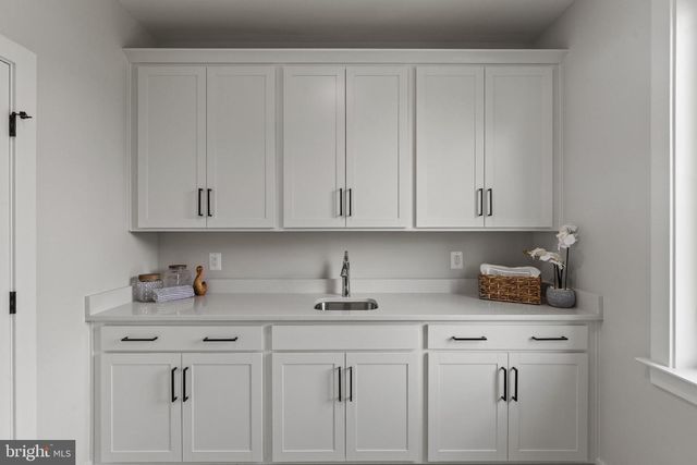 6511 IVY HILL DR, Mclean, VA 22101