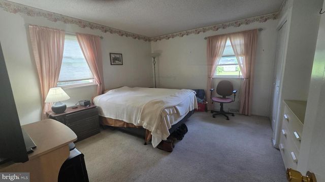 65 VINTON DR, York, PA 17402