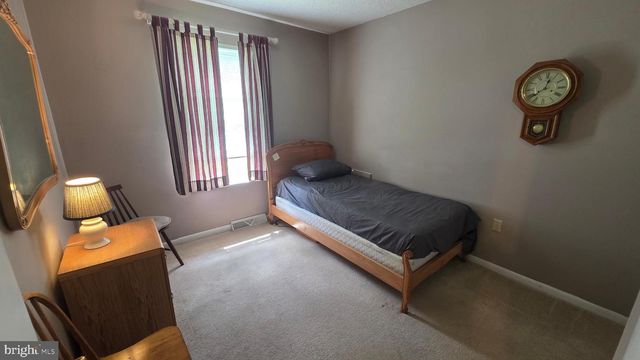 65 VINTON DR, York, PA 17402