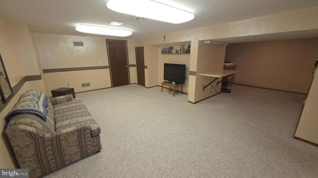 65 VINTON DR, York, PA 17402