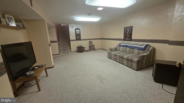 65 VINTON DR, York, PA 17402