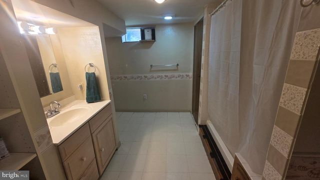 65 VINTON DR, York, PA 17402