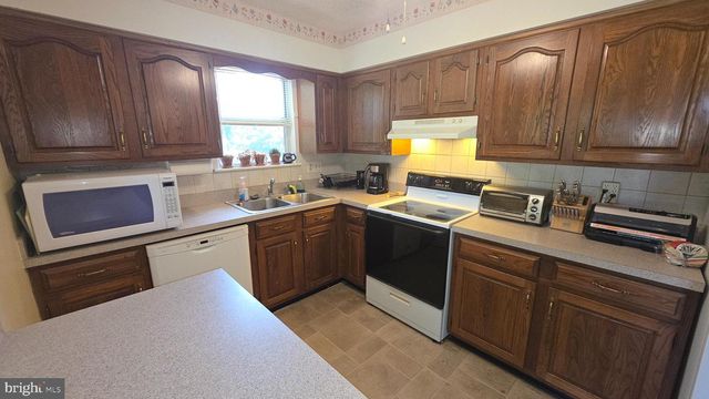 65 VINTON DR, York, PA 17402