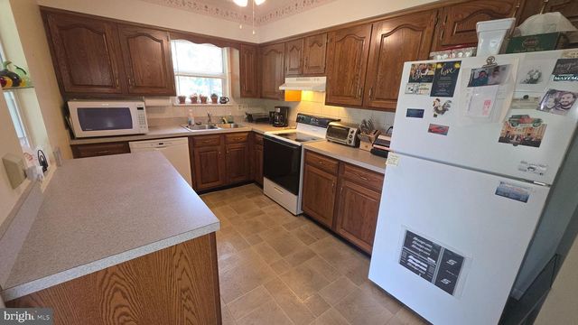 65 VINTON DR, York, PA 17402