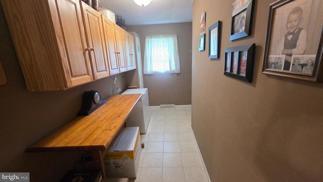 65 VINTON DR, York, PA 17402