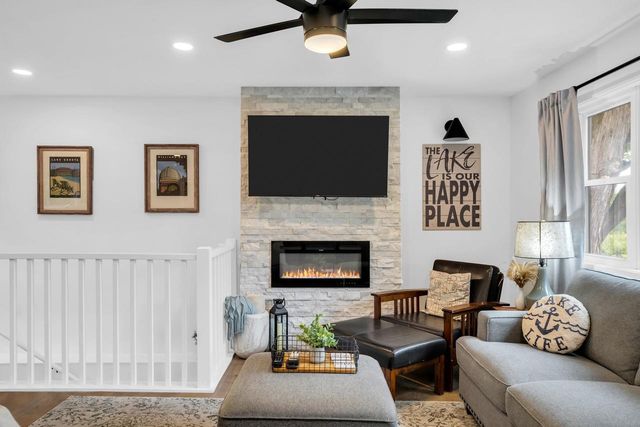 190 Dewey AVENUE, Fontana, WI 53125
