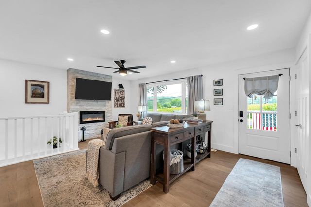 190 Dewey AVENUE, Fontana, WI 53125