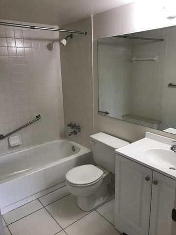 724 Sunny Pine Way D2, Greenacres, FL 33415