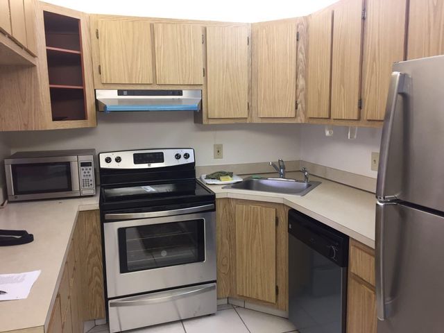 724 Sunny Pine Way D2, Greenacres, FL 33415