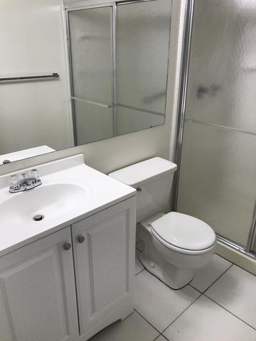 724 Sunny Pine Way D2, Greenacres, FL 33415