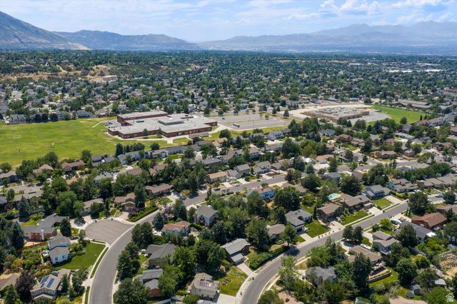 2809 WILLOW HILLS DR, Sandy, UT 84093