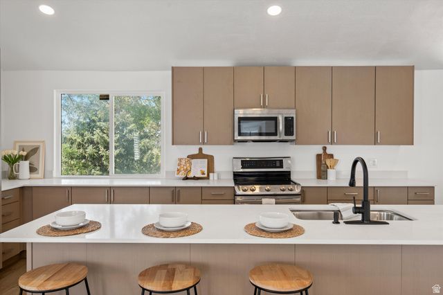 2809 WILLOW HILLS DR, Sandy, UT 84093