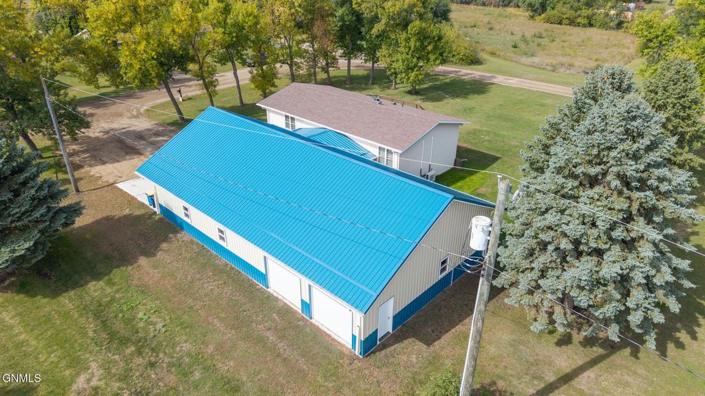 612 7th Street, Edgeley, ND 58433 photo 2