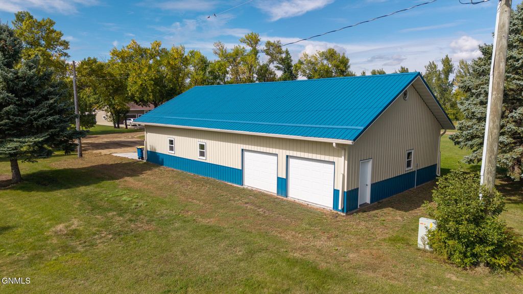 612 7th Street, Edgeley, ND 58433 photo 3