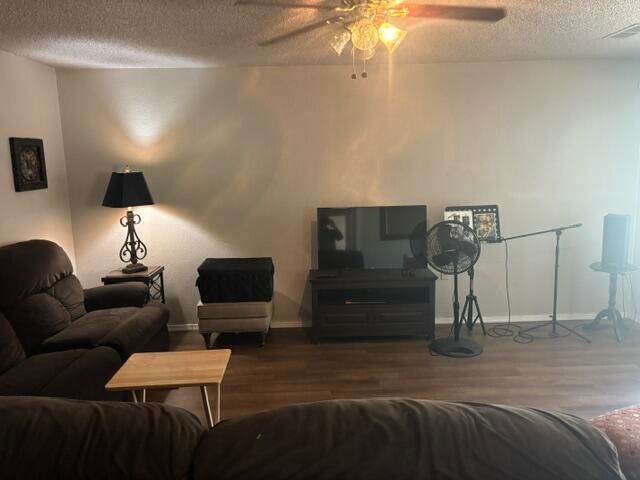 3955 N Ricewood Avenue, Fresno, CA 93705