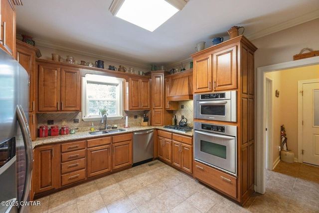 2400 Sand Ridge Bargerton Rd, Lexington, TN 38351