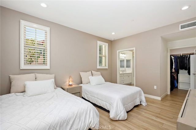 59 Kempton, Irvine, CA 92620