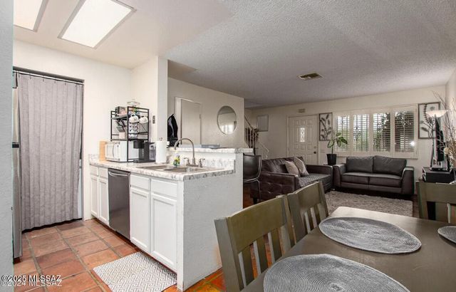 2676 W AVENIDA AZAHAR, Tucson, AZ 85745