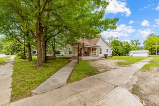 301 West Pleasant Street, Aurora, MO 65605