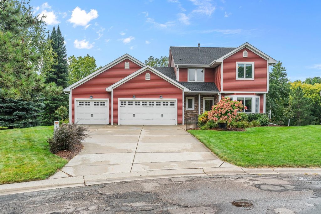 7731 Highpointe Road, Woodbury, MN 55125