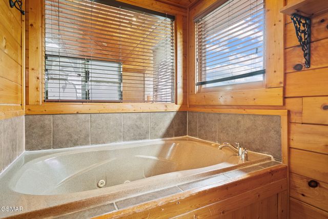 2815 White Oak Ridge Lane, Sevierville, TN 37862