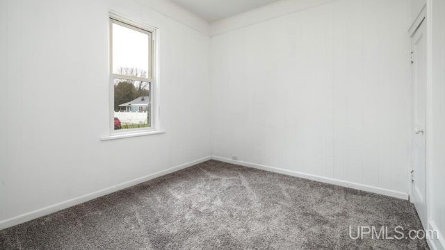 1106 W B St, Iron Mountain, MI 49801