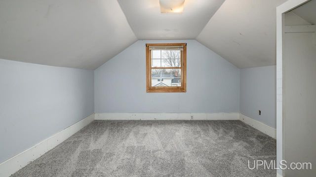 1106 W B St, Iron Mountain, MI 49801