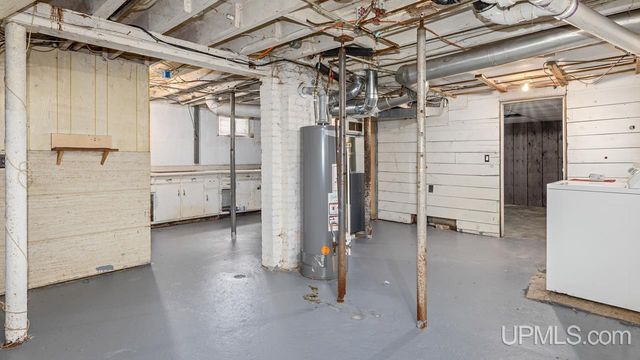 1106 W B St, Iron Mountain, MI 49801