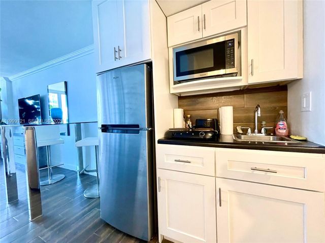 19201 Collins Ave 504, Sunny Isles Beach, FL 33160