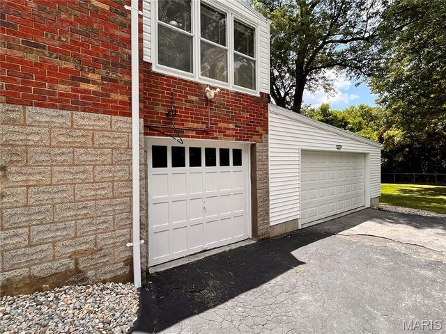 3 S Barat Avenue, St Louis, MO 63135