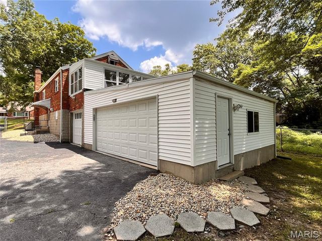 3 S Barat Avenue, St Louis, MO 63135