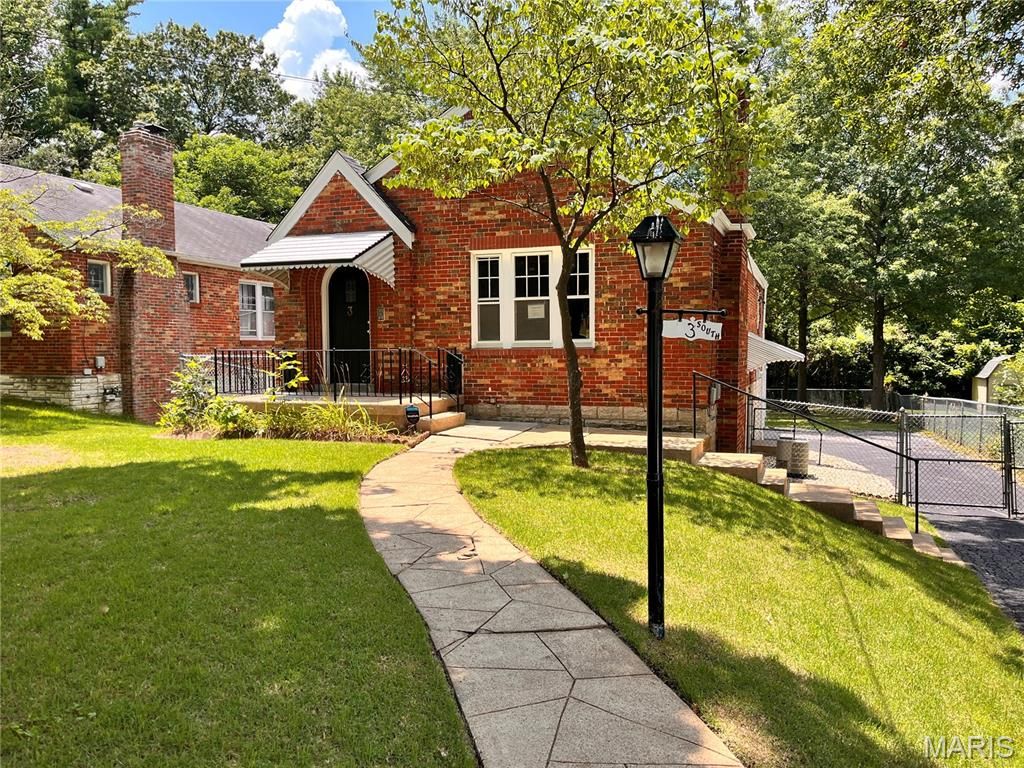 3 S Barat Avenue, St Louis, MO 63135