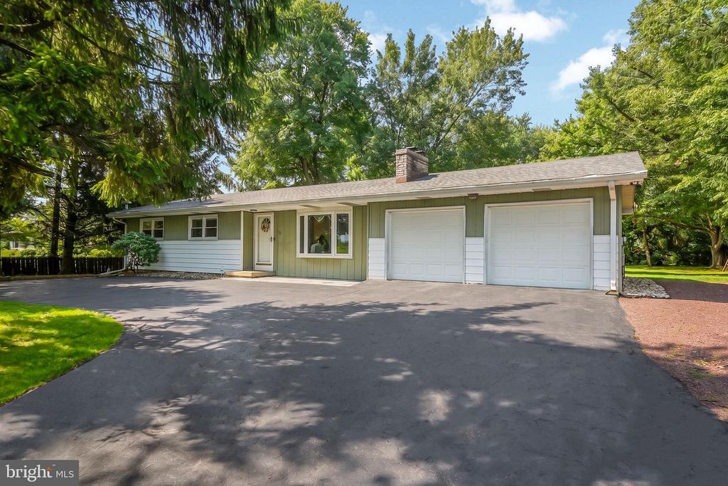 195 LAWRENCEVILLE PENNINGTON RD, LAWRENCEVILLE, NJ 08648 — exterior
