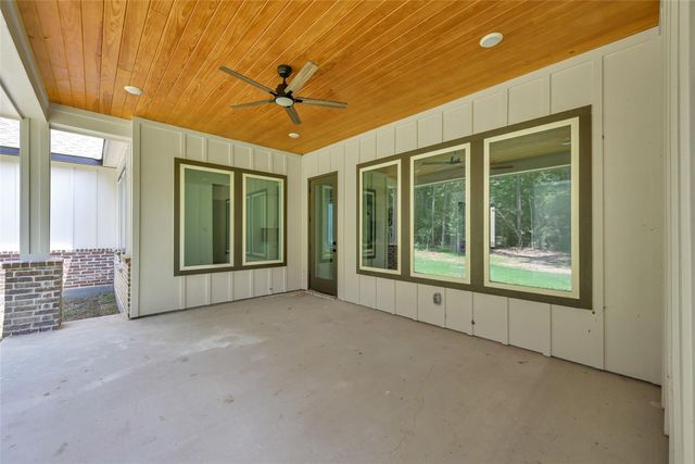 6422 Sugar Bush Drive, Magnolia, TX 77354