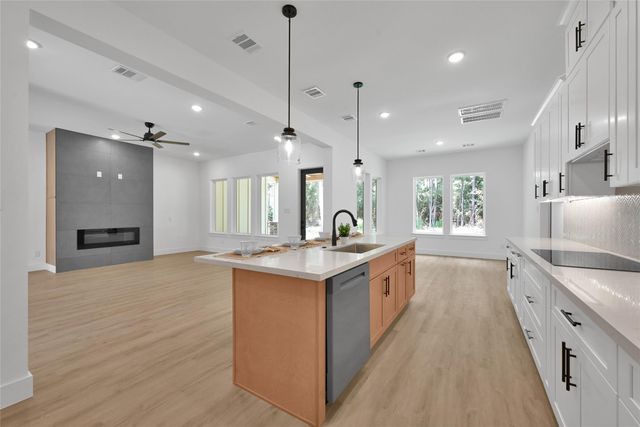 6422 Sugar Bush Drive, Magnolia, TX 77354