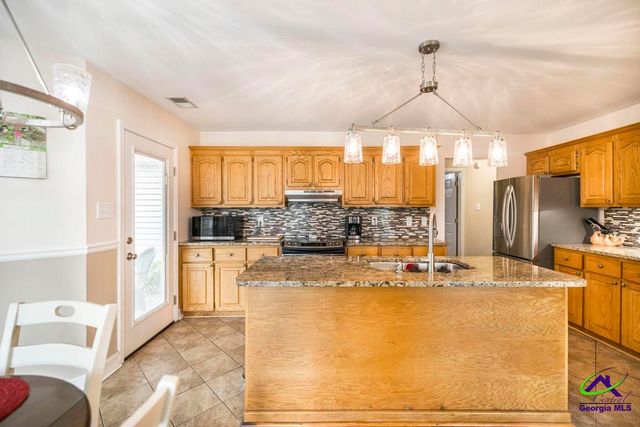 98 Gleneagle Dr, Byron, GA 31008