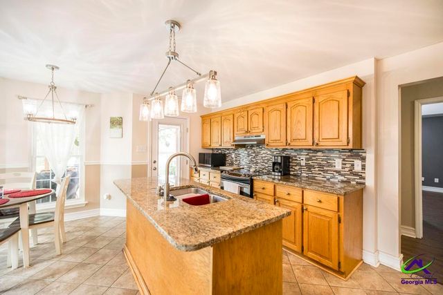 98 Gleneagle Dr, Byron, GA 31008