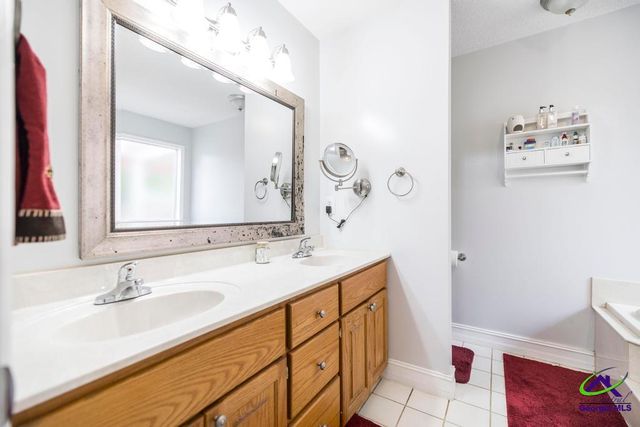 98 Gleneagle Dr, Byron, GA 31008