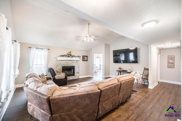 98 Gleneagle Dr, Byron, GA 31008