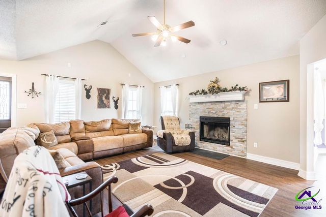 98 Gleneagle Dr, Byron, GA 31008