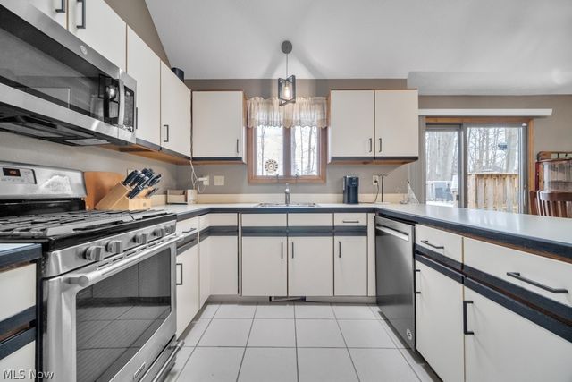 10067 Jamestown Drive, North Royalton, OH 44133