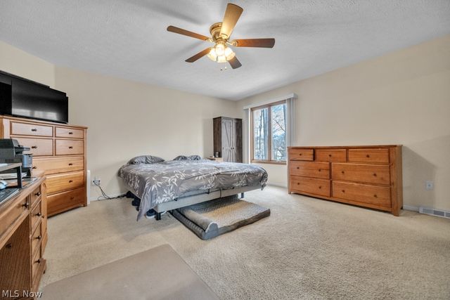 10067 Jamestown Drive, North Royalton, OH 44133