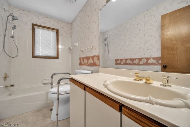 10067 Jamestown Drive, North Royalton, OH 44133