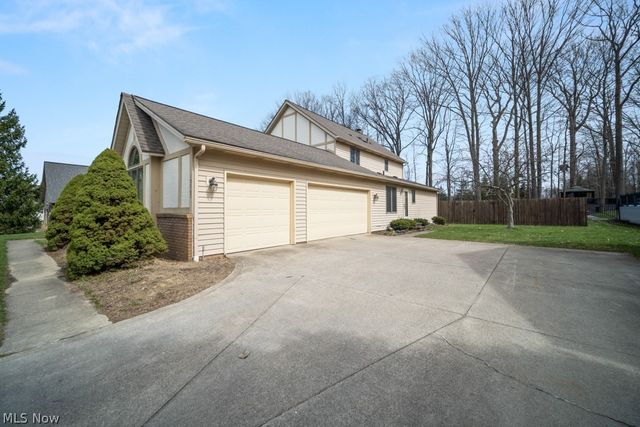 10067 Jamestown Drive, North Royalton, OH 44133
