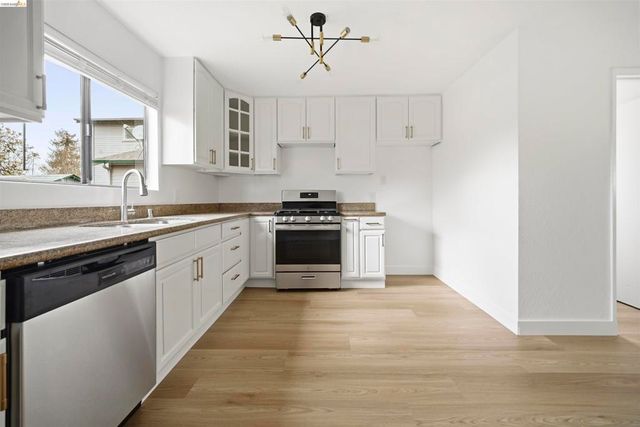 10933 Julius St D, Oakland, CA 94605