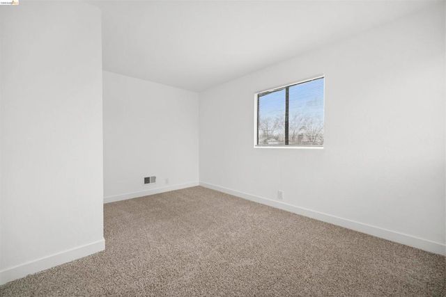 10933 Julius St D, Oakland, CA 94605