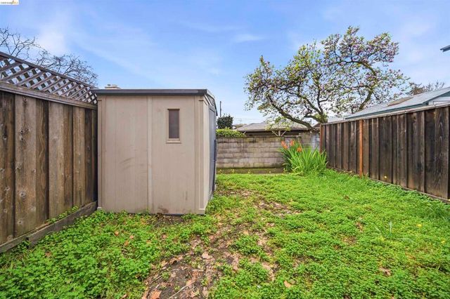 10933 Julius St D, Oakland, CA 94605